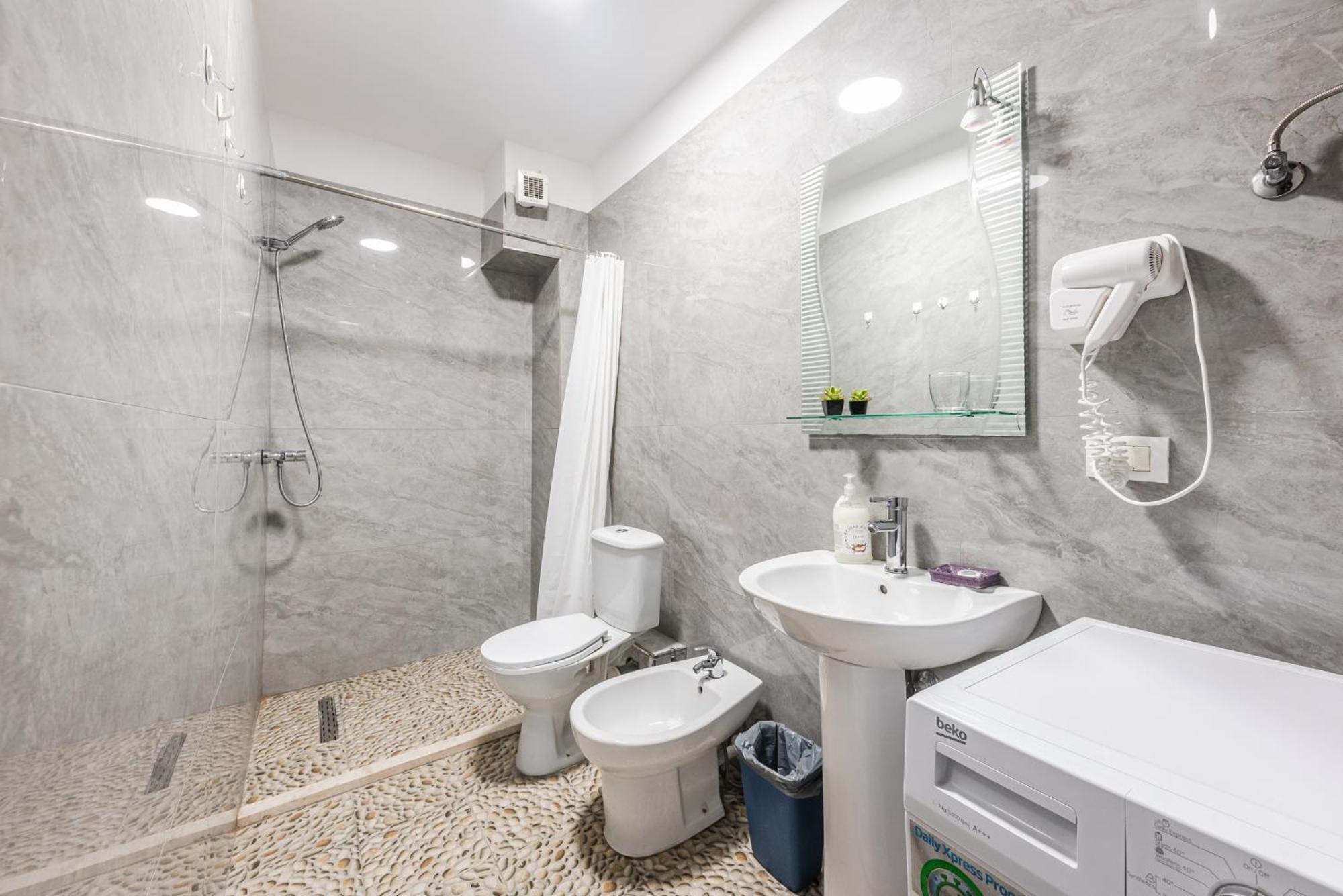 Sisi'S Apartments-Tirana City Center Bagian luar foto